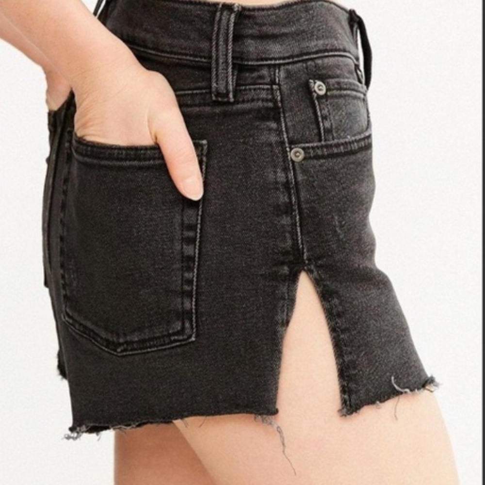 BDG Girlfriend High-Rise Split Hem Shorts